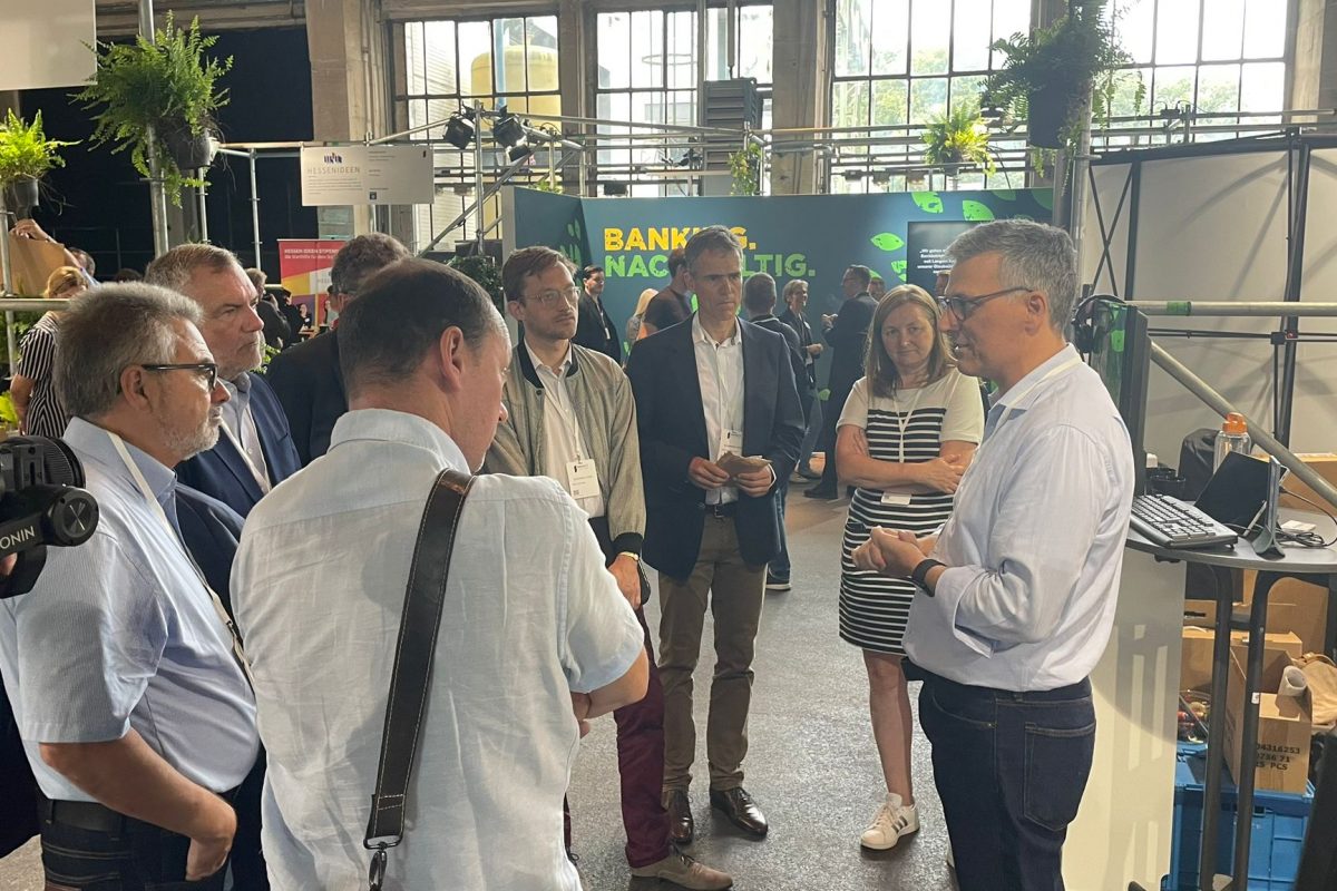 f4b9aea6-e060-4ae5-af6a-0ef8a4bcff30-1